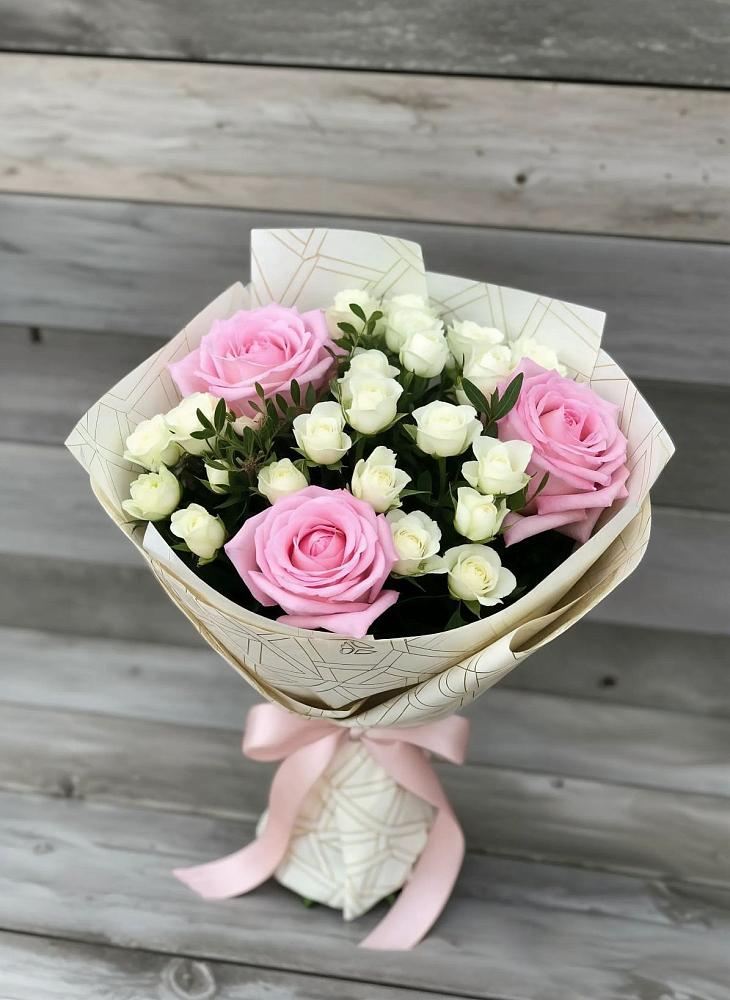 Букет цветов из: Розы в Малышева