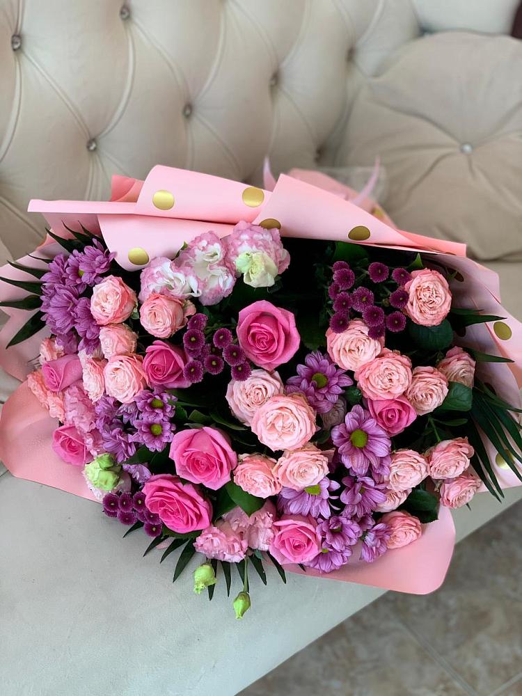 Букет цветов из: Хризантемы, Розы и Лизиантусы в Малышева