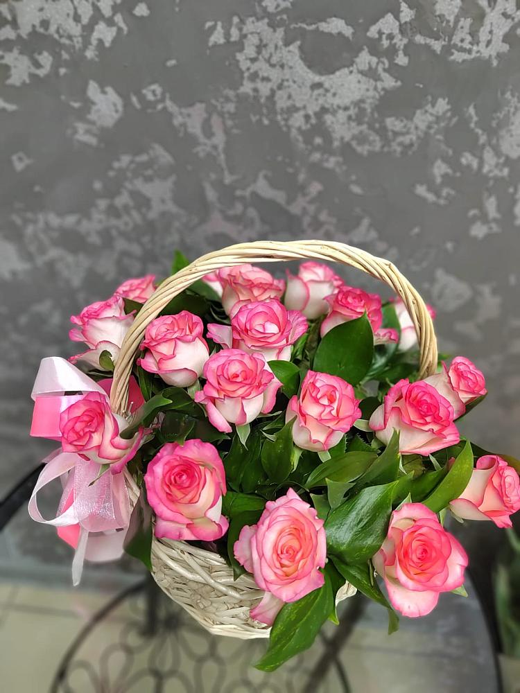 Цветочная композиция из Розы в корзине в Малышева