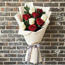 Букет цветов из:  Розы в Малышева