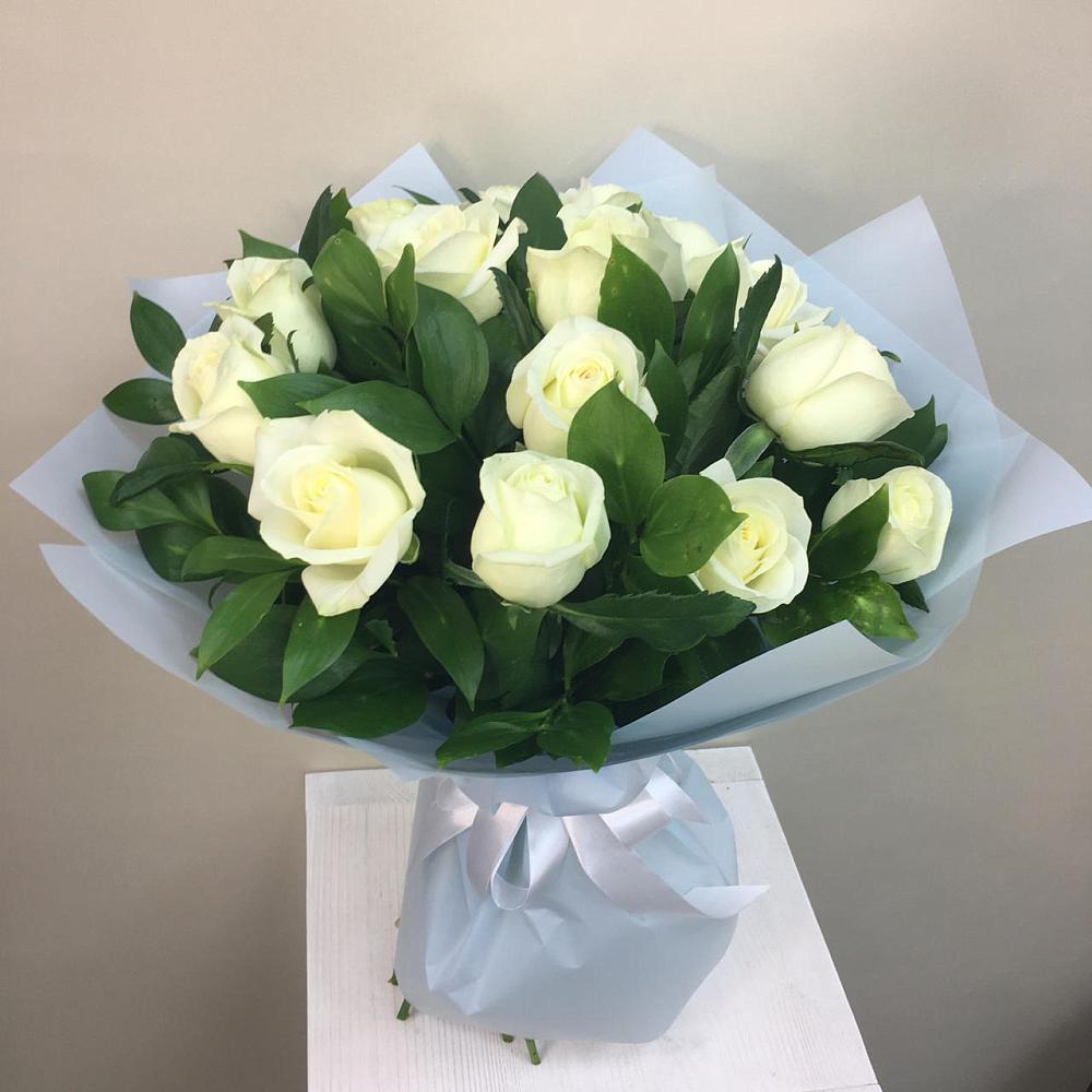 Букет 15 Белых роз Проуд в Малышева