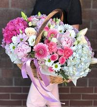 Композиция солнечный день в Малышева Цветочная композиция из Розы, Хризантемы, Пионы и Лизиантусы в корзине в Малышева
