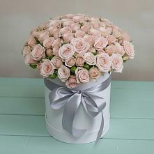 Цветочная композиция из Розы в шляпной коробке в Малышева