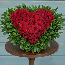 Цветочная композиция из Розы в виде сердца в Малышева