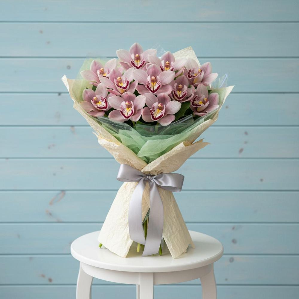 Букет цветов из: Орхидеи и Розы в Малышева