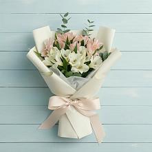 Букет цветов из:  Альстромерии в Малышева