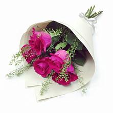 Букет цветов из:  Розы в Малышева