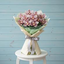 Букет цветов из:  Орхидеи и Розы в Малышева