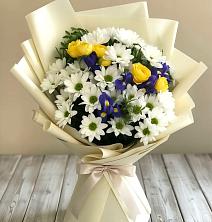Букет цветов из:  Ирисы, Хризантемы и Розы в Малышева
