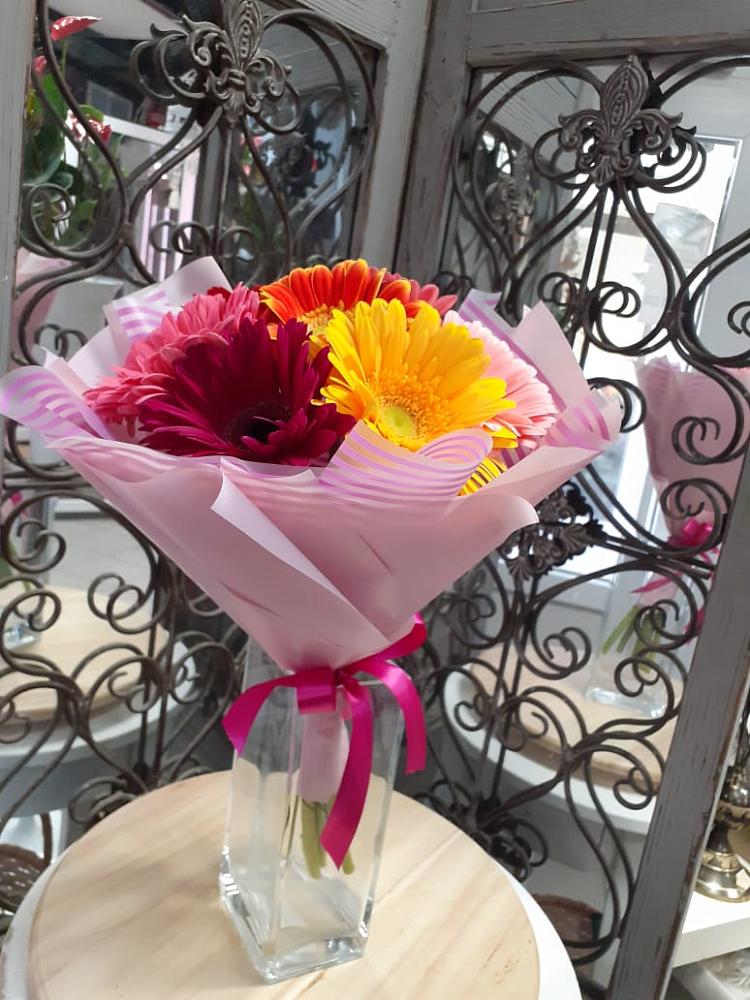 Букет цветов из: Герберы в Малышева