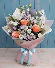 Букет цветов из:  Лизиантусы, Розы, Альстромерии и Гипсофила в Малышева