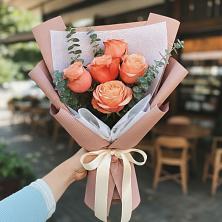 Букет цветов из:  Розы в Малышева