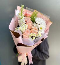 Букет цветов из:  Хризантемы и Розы в Малышева