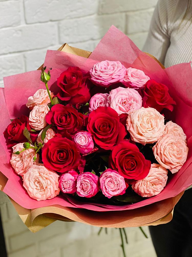 Букет цветов из: Розы в Малышева