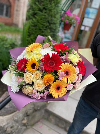 Букет цветов из: Герберы, Ромашки, Хризантемы, Розы и Подсолнухи в Малышева