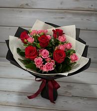 Букет цветов из:  Розы в Малышева