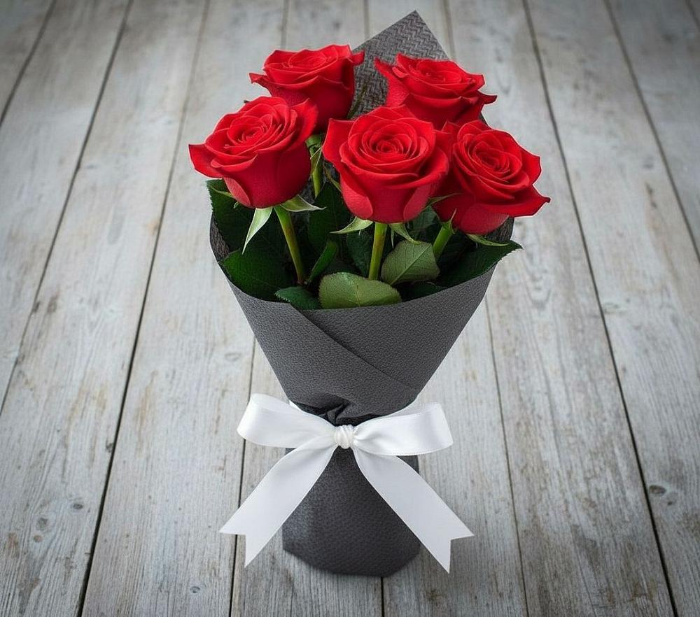 Букет 5 Красных роз Эдлесс Лав в Малышева