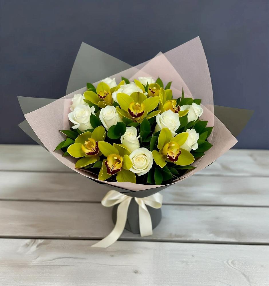 Букет цветов из: Орхидеи и Розы в Малышева