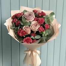Букет цветов из:  Гвоздики и Розы в Малышева