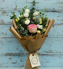 Букет цветов из:  Розы и Лизиантусы в Малышева