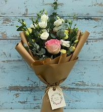 Букет цветов из:  Розы и Лизиантусы в Малышева
