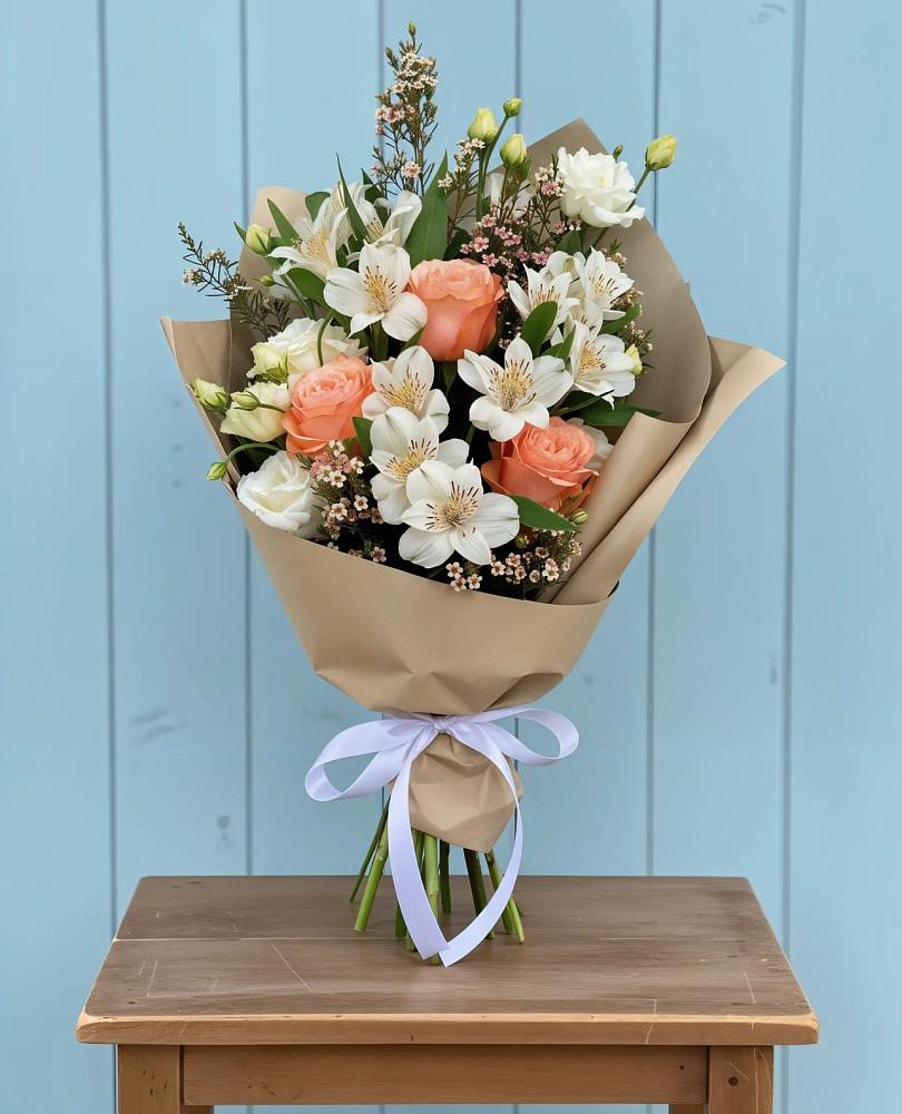 Букет цветов из: Альстромерии, Лизиантусы, Розы и Хризантемы в Малышева