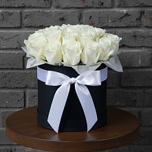 Цветочная композиция из Розы в шляпной коробке в Малышева