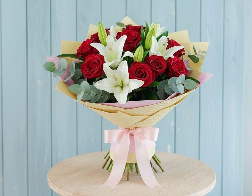 Букет цветов из: Лилии и Розы в Малышева